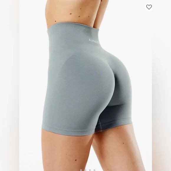 Alphalete Amplify Scrunched Shorts 4.5” - Picture 2 of 4